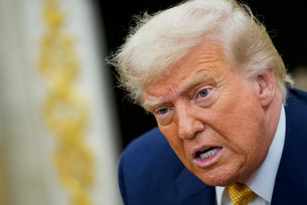 Trump volta a ameaçar o Brics e diz que bloco “acabará muito rápido” se avançar com moeda própria